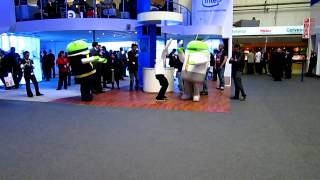 MWC 2012: Dancing Droids at Intel Booth