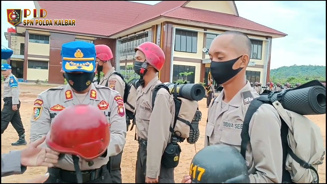 PEMASANGAN HELM MERAH SISWA PELANGGAR PERDUPSIS.