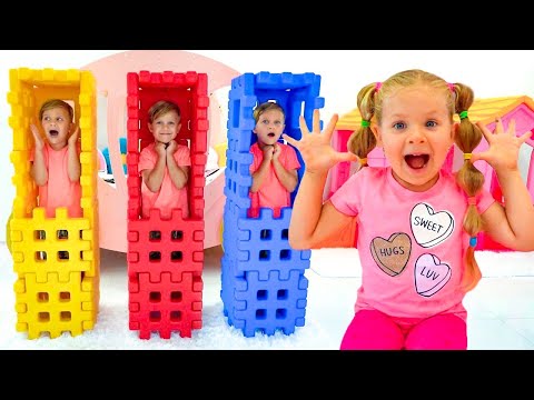 Диана и Рома играют с конструктором