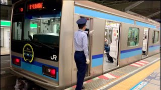 平日夕方の東京メトロ東西線西船橋駅を発車する列車。(3) 2023年5月25日撮影。