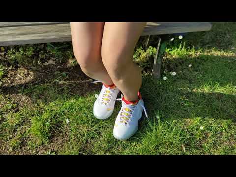Kate's Nike Lebron sockless shoeplay