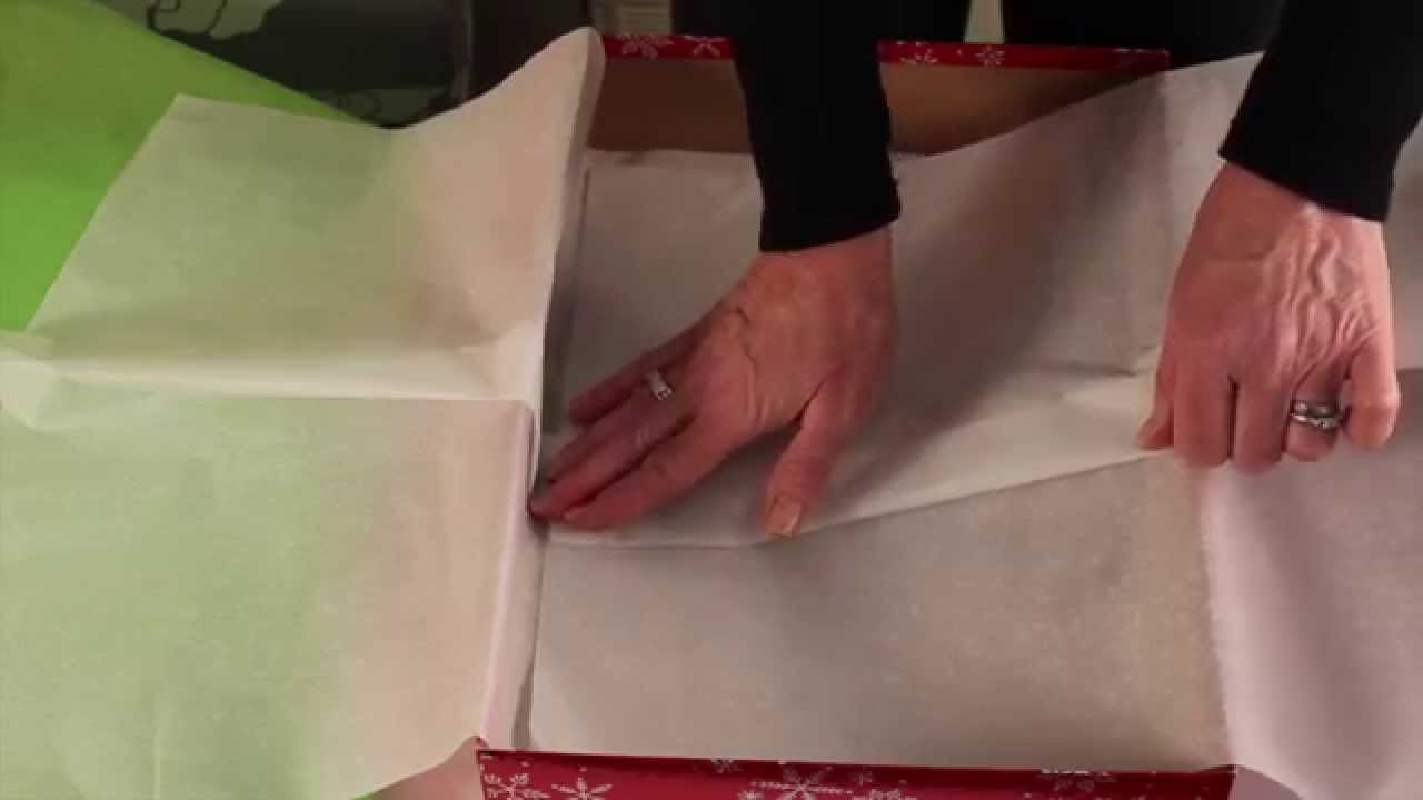 How To Put Tissue In A Gift Bag - Gift Wrapping Tutorial - Easy Quick Gift  Wrapping 