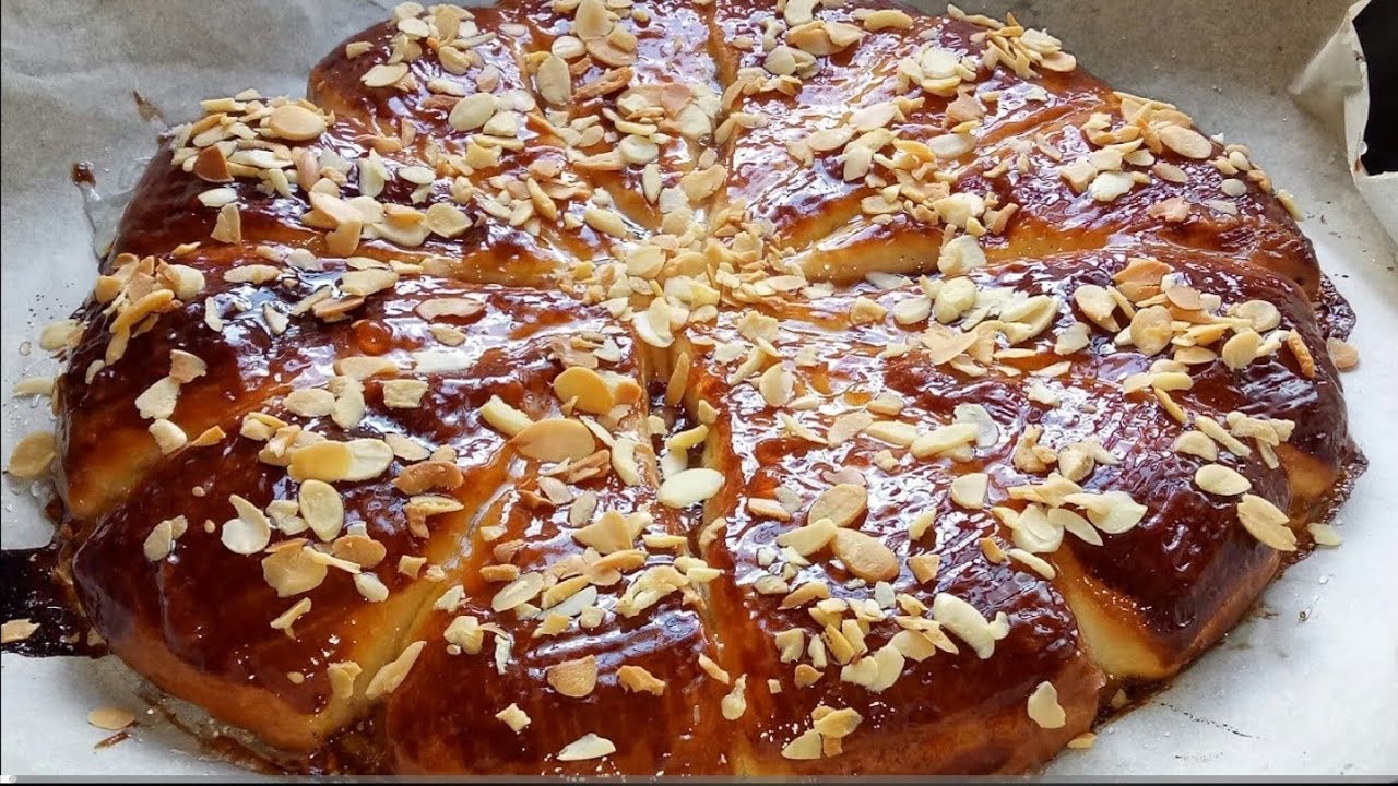 فطيرة بريوش بعجينة الياغورت السحرية كتجي الذيذذذذ 