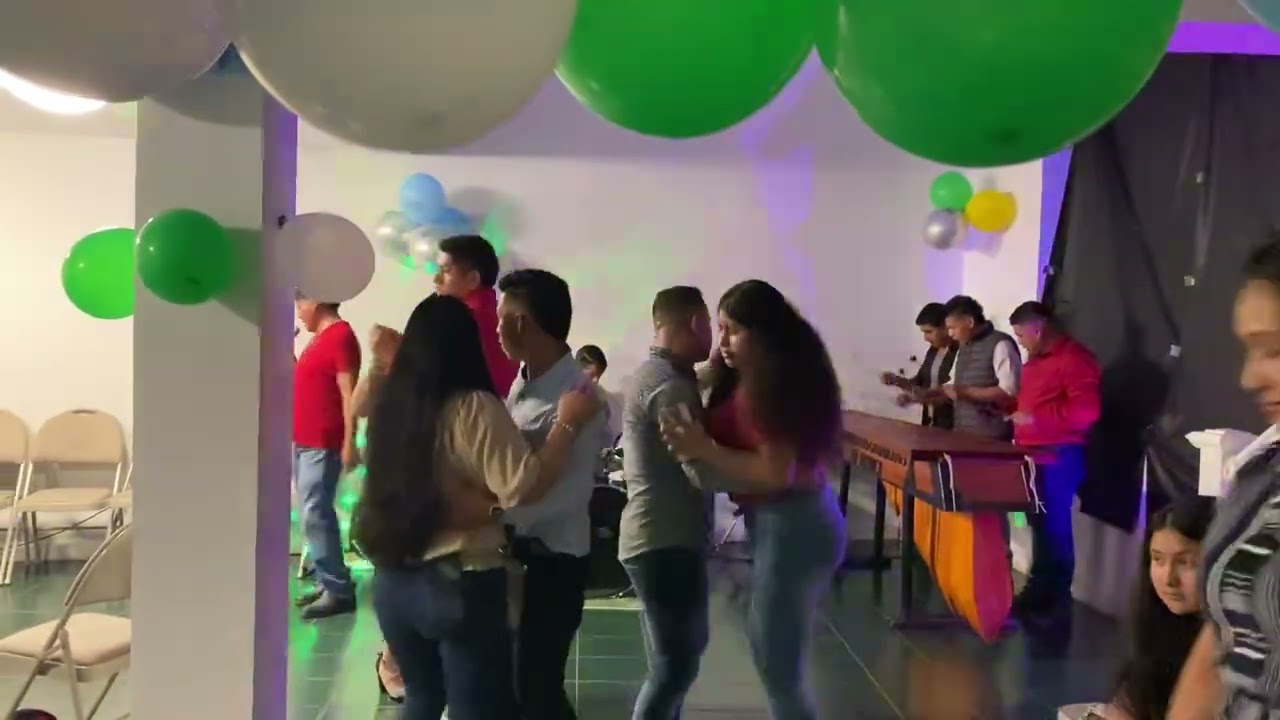 Bailando marimba chapines en usa