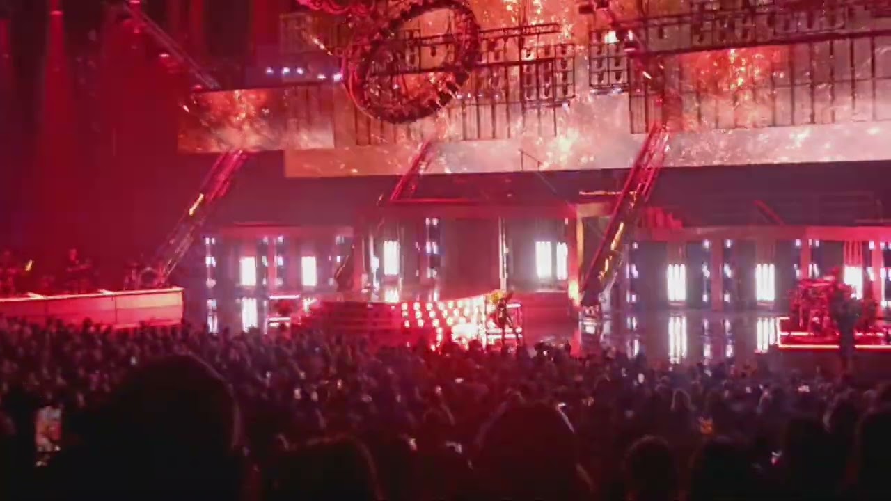 Janet Jackson Live From Vegas: Scream, Black Cat, Rhythm Nation.