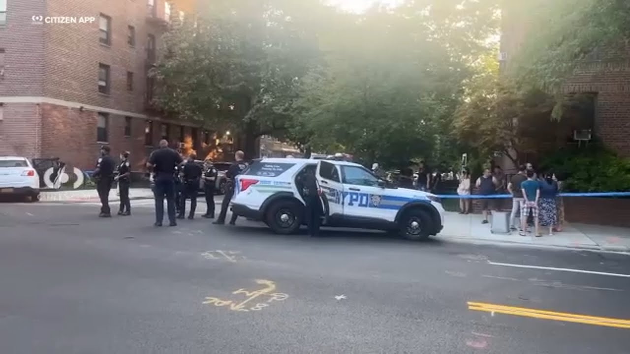 Two NYPD officers suffer minor injuries in Queens crash - YouTube