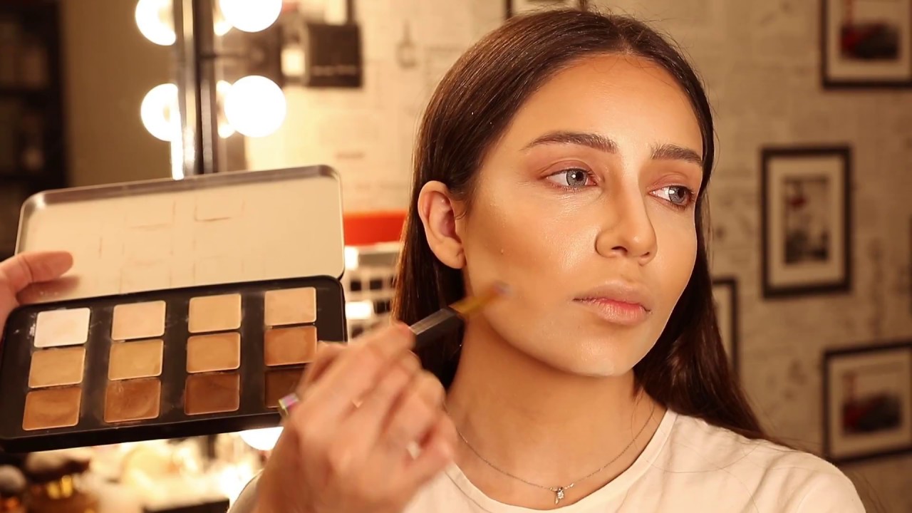 Smoked out winged liner with dramatic crease defined