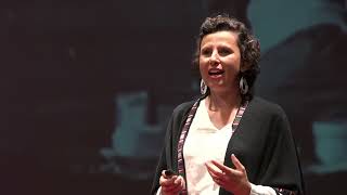 La belleza inesperada en la adversidad | Christine Raine | TEDxLlorenteWomen