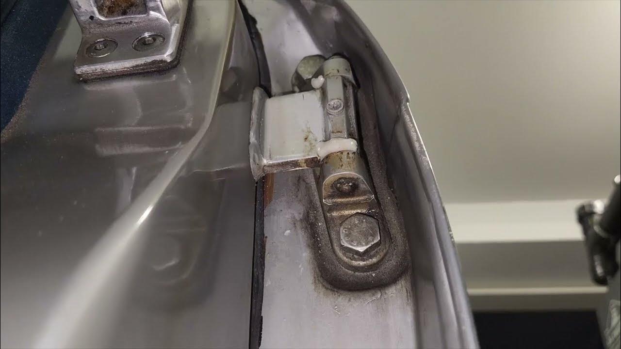 Mercedes w116 door hinge greasing YouTube