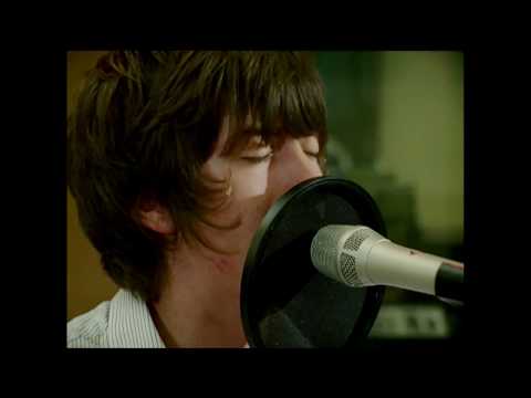 Arctic Monkeys - Teddy Picker (Official Video)