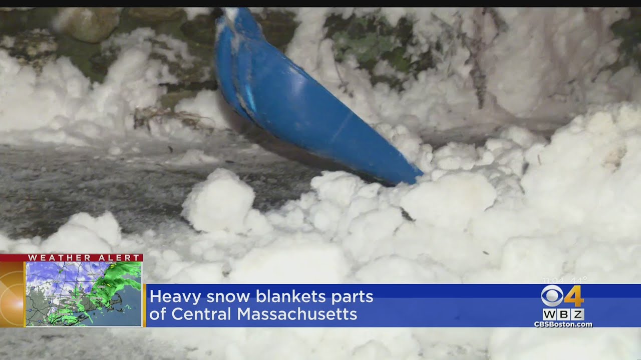 Heavy snow blankets parts of Central Mass. - YouTube