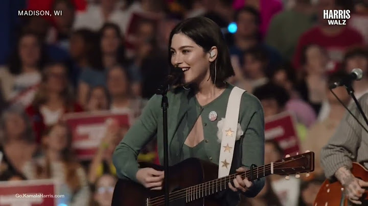 Gracie Abrams performing "I Love You, I'm Sorry"
