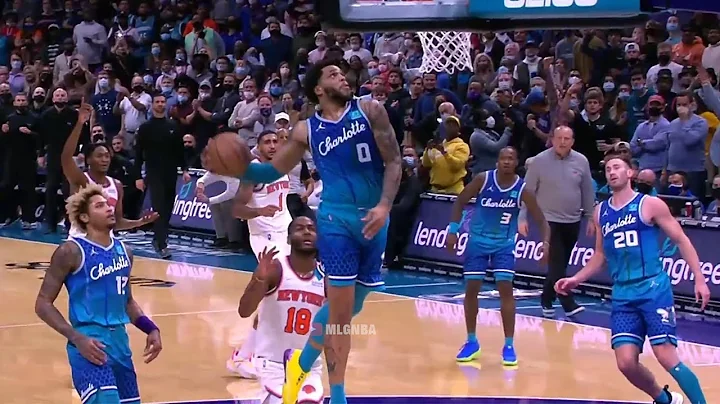 Obi Toppin and Miles Bridges trade windmill dunks