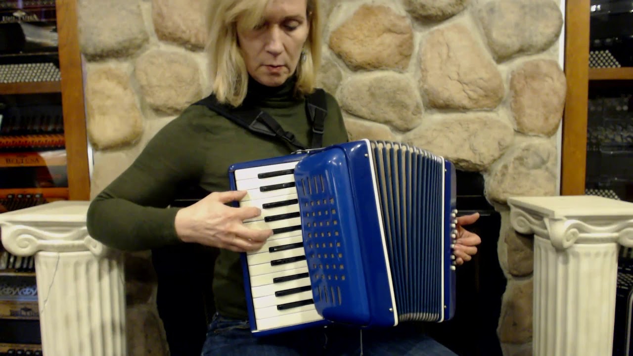 5981 - Indigo Crucianelli Student Piano Accordion MM 25 12 $399