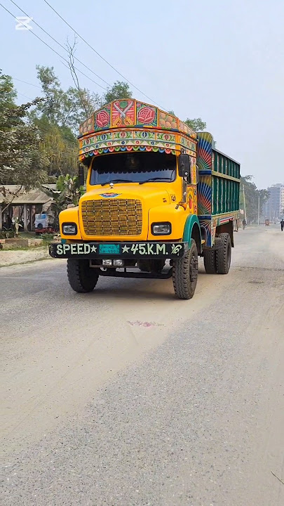 Huge Truck Passing By!🚛 #shorts #truck #bigtrucks  #viralshorts