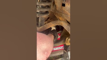How to remove a Stuck CV axle #automotivetips#advancedautopart#cvaxle#car#Automotive#Fix#DIY#Tacoma￼