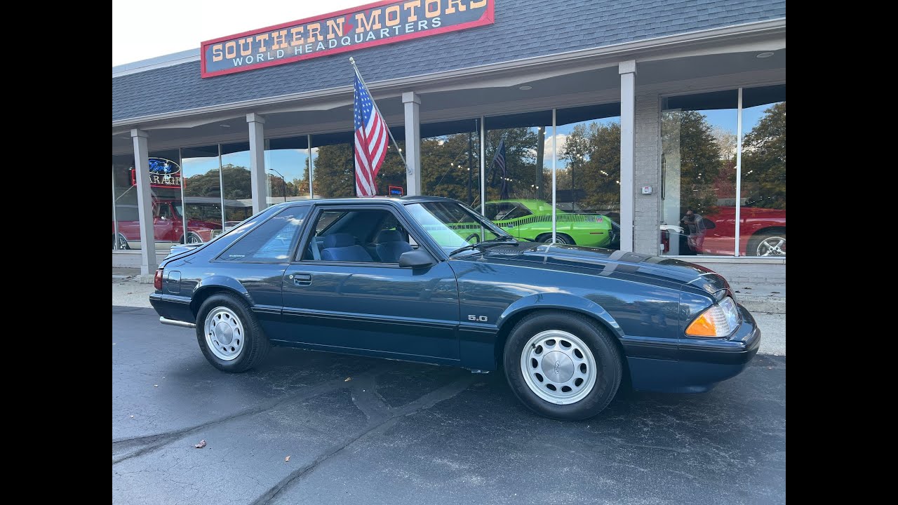Ford Mustang LX 1987 года выпуска — 17 900 долларов США