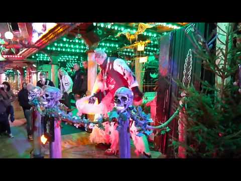 2012 Munich Oktoberfest - bizarre techno dancing and music. So a schöner Tag