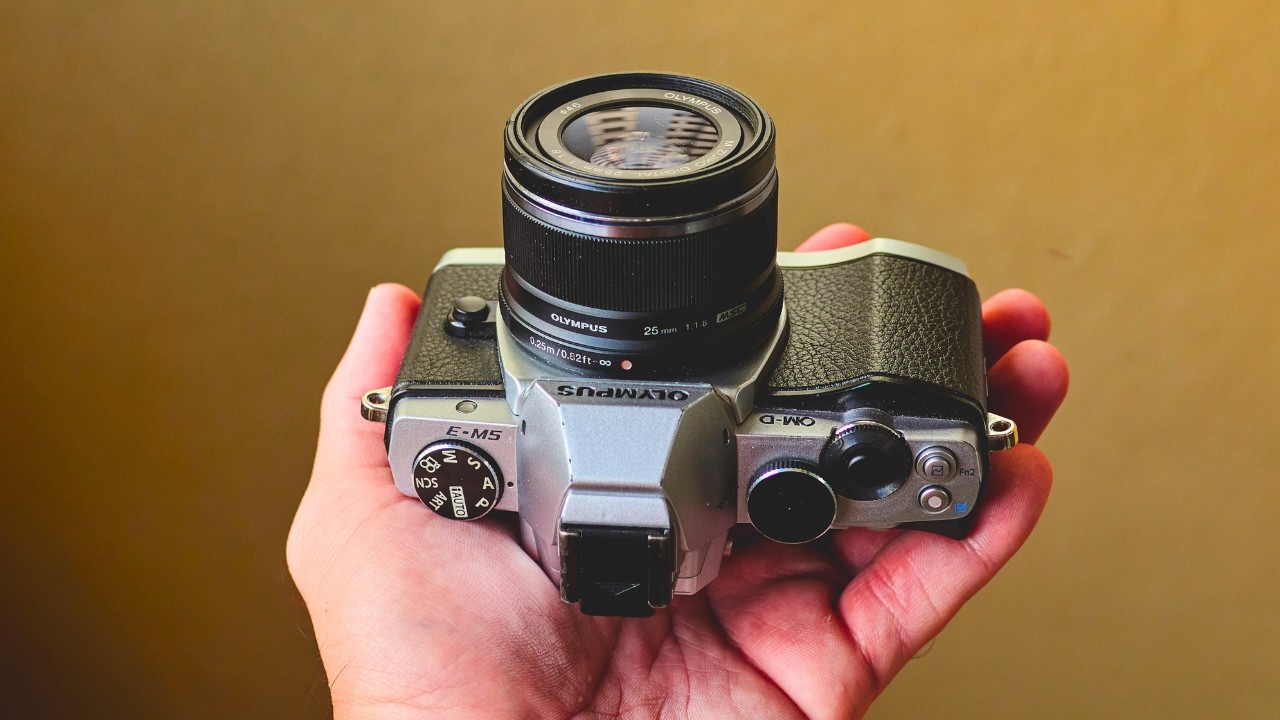 OLYMPUS E-M5 ORIGINAL - Still AWESOME After All These Years - YouTube