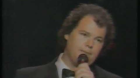 Thumbnail of Christopher Cross   Arthur's Theme Live at the 1982 Oscars