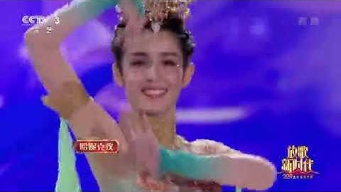 Nổi tiếng mới 1 tháng, Cáp Ni Khắc Tư đã nhận được nhiều biệt đãi từ các 