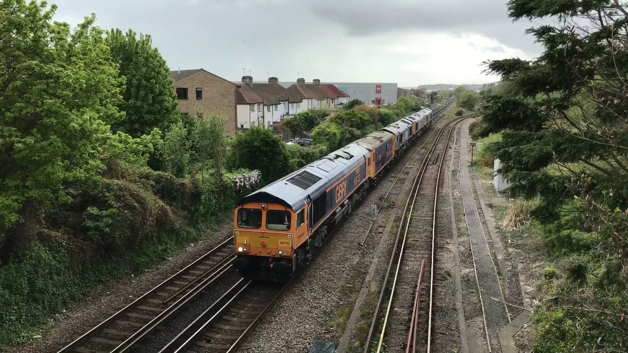 (HD) 66752 + 73136 + 66725 + 66753 + 66706 pass West St Leonard's ...