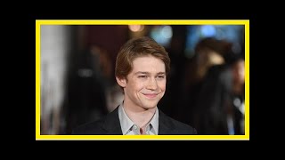 Joe Alwyn, the mysterious boyfriend of Taylor Swift, a rare public appearance for the sake of fashi