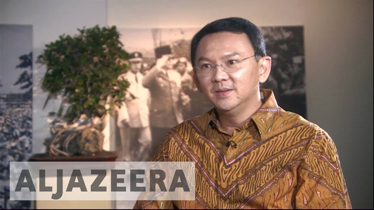 حاكم إندونيسي يُحاكم بتهمة التجديف، يدافع عن نفسه