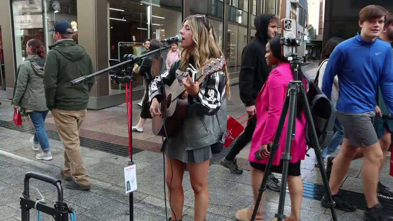 ✨Not to Be Missed! Kylabelle Sings “Love Story” in Stunning Grafton Street Busking Moment ✨