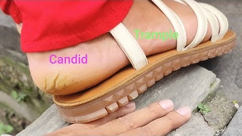 Girl unknown candid trample step on hand with sandals, slippers & heels. (Lfl - 179)