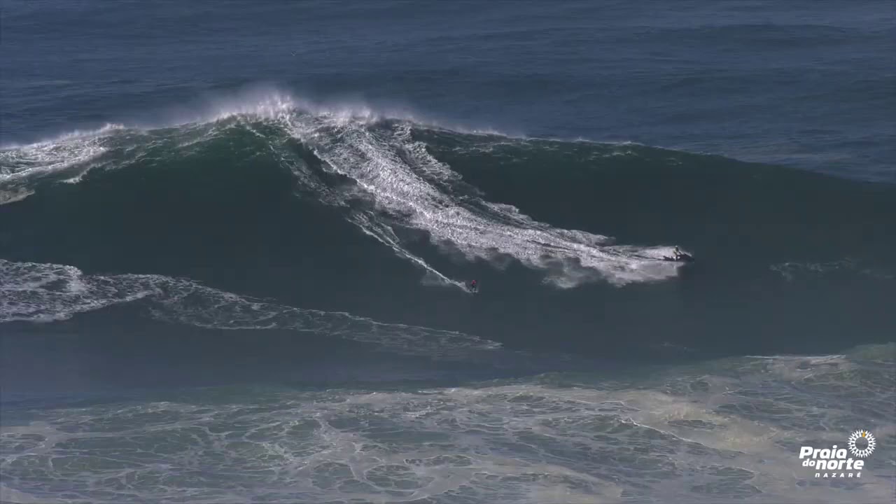 Surf : les plus grosses vagues du Monde à Nazaré, au Portugal - YouTube