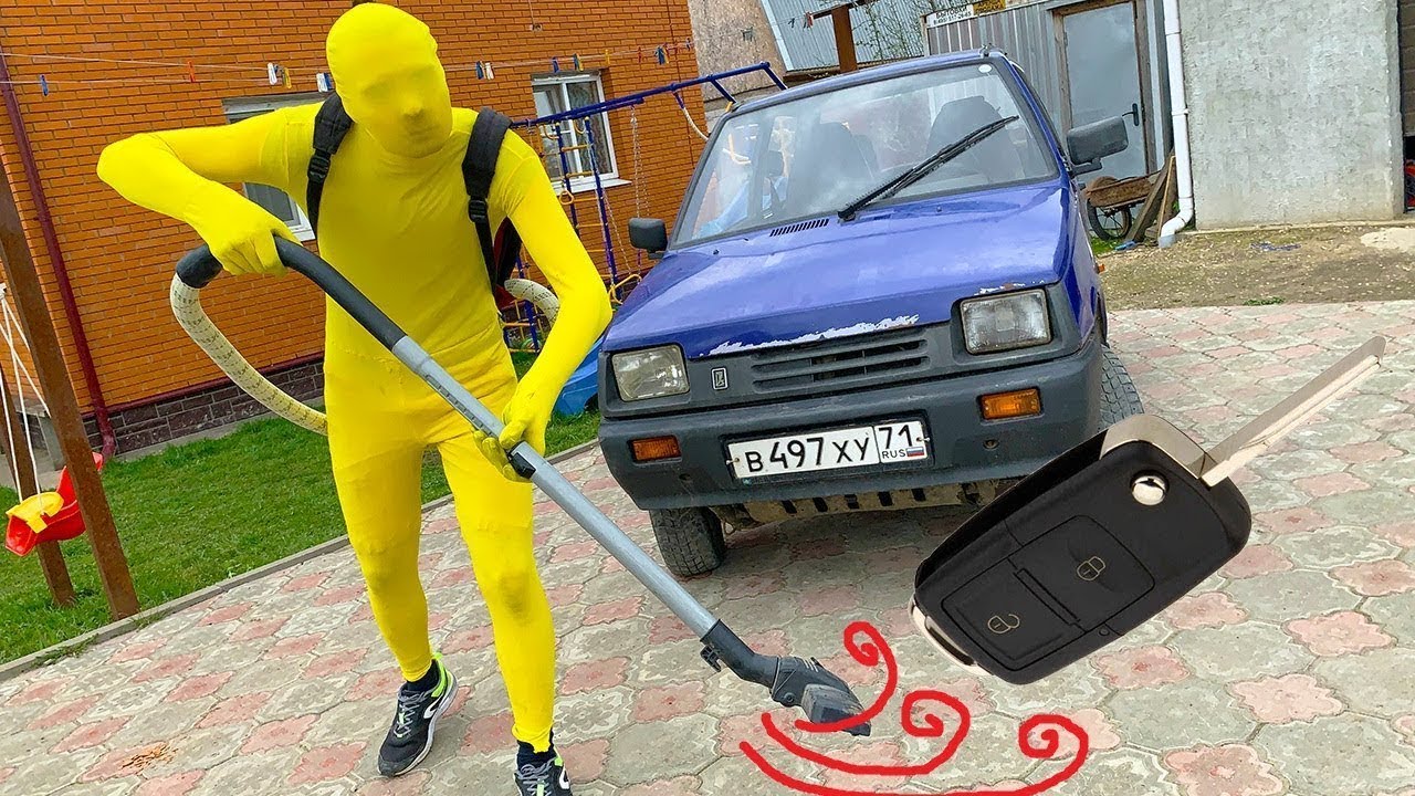 Yellow Man with Metal Detector found car keys Russian Mini Cooper in grass 13+