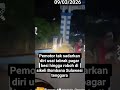 seorang pengendara sepeda motor tak sadarkan diri usai menabrak pagar besi#news #viral #fypシ