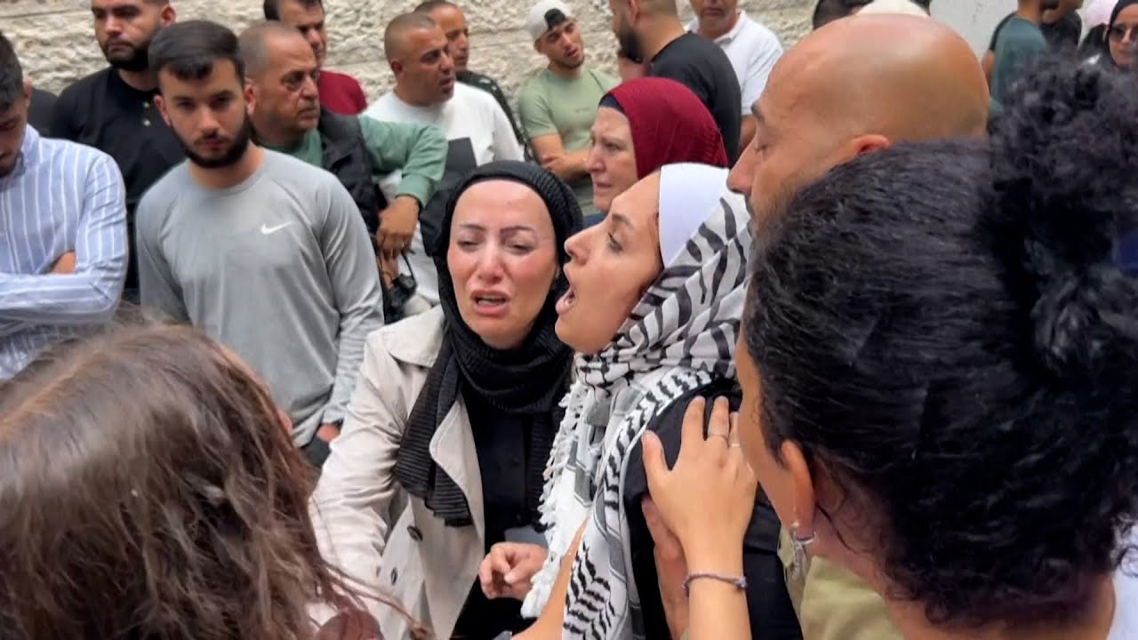 وداع الشهيد أيسر محمد صافي (20 عاما) في مجمع فلسطين الطبي برام الله