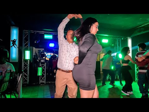 💥QUE SEXI MIRA QUE GUAPA CHICA CON TREMENDAS CADERAS UN MOVIMIENTO EXPECTACULAR ASTUTO MIX TIJUANA25