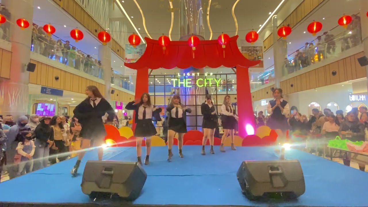 [AWHITE] GFRIEND (여자친구)  - ROUGH (시간을 달려서) DANCE COVER @ CITY CENTRUM SAMARINDA