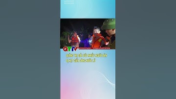 Quảng Trị giải cứu nhiều người dân bị kẹt giữa dòng nước lũ| QTTV #shorts