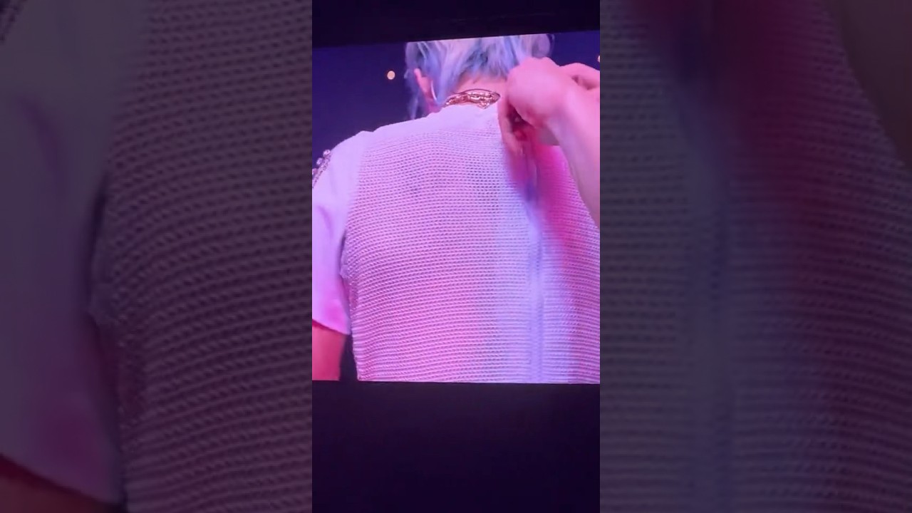 Stray Kids fans 'can't breathe' as Felix strips off shirt and reveals back  tattoo