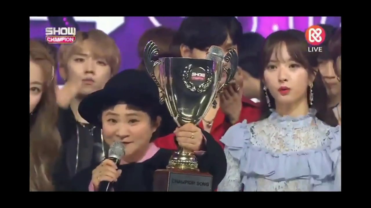 Apink 에이핑크 Eung Eung Show Champion First Win. - YouTube