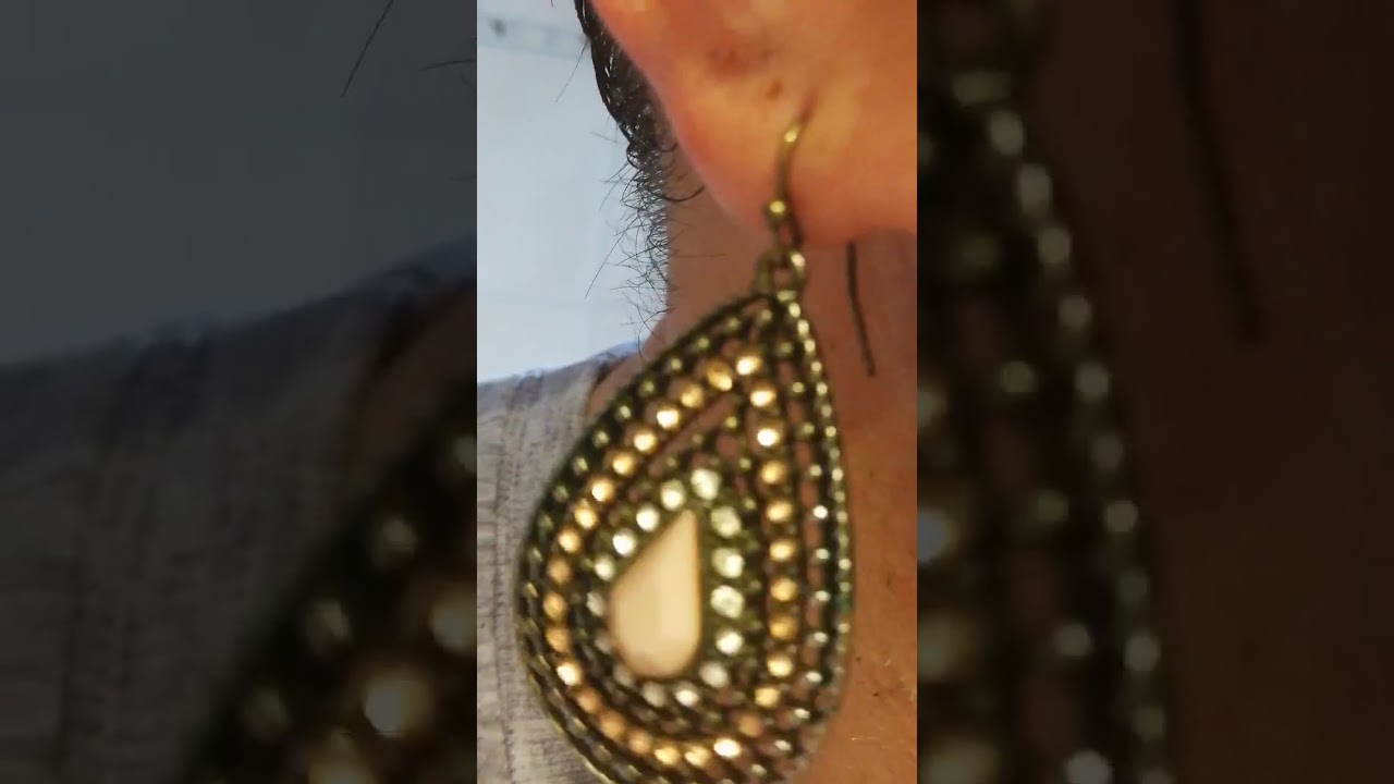 Проколотые уши у мужчины - YouTube