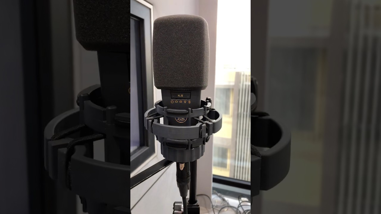 AKG C414XLII , the versatile vocal microphone 