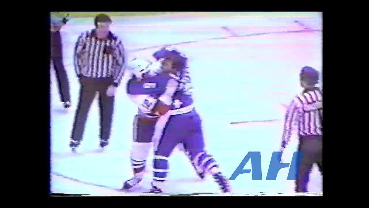NHL Dec. 15, 1981 Duane Sutter,NYI v Normand Rochefort,QUE New York Islanders Quebec Nordiques
