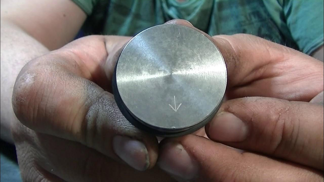 Поршневая на штиль мс 180. Стрелка на поршне штиль 180. Как поменять кольца на штиле 180. Стрелка на поршне бензопилы штиль 180. Сборка поршневой штиль 180.
