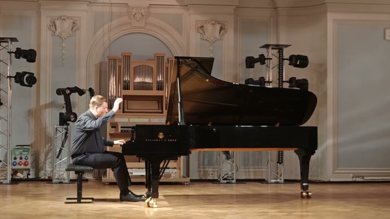 C. Debussy. Suite Bergamasque 