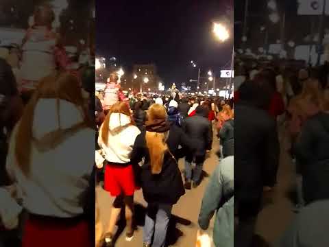 толпа народа после