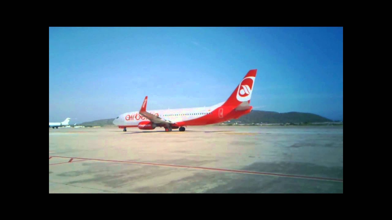 aviones rodando en el aeropuerto de ibiza