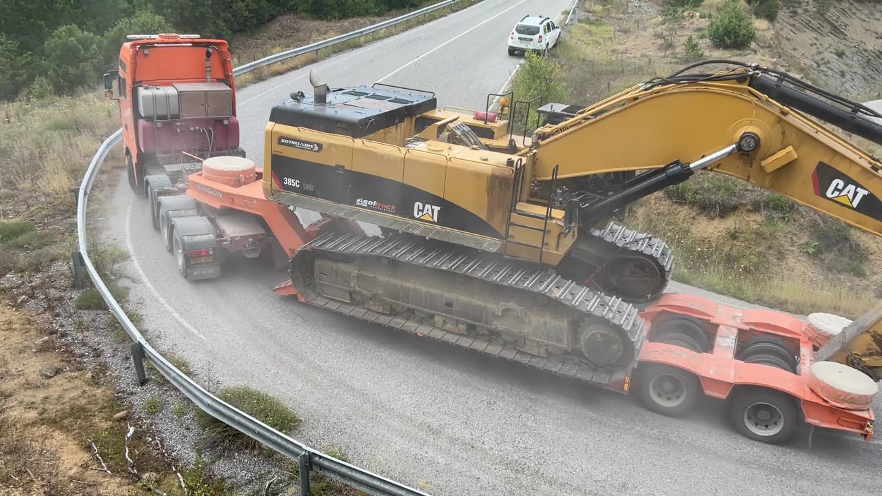 Unloading The Caterpillar 385C Excavator - Fasoulas Heavy Transports