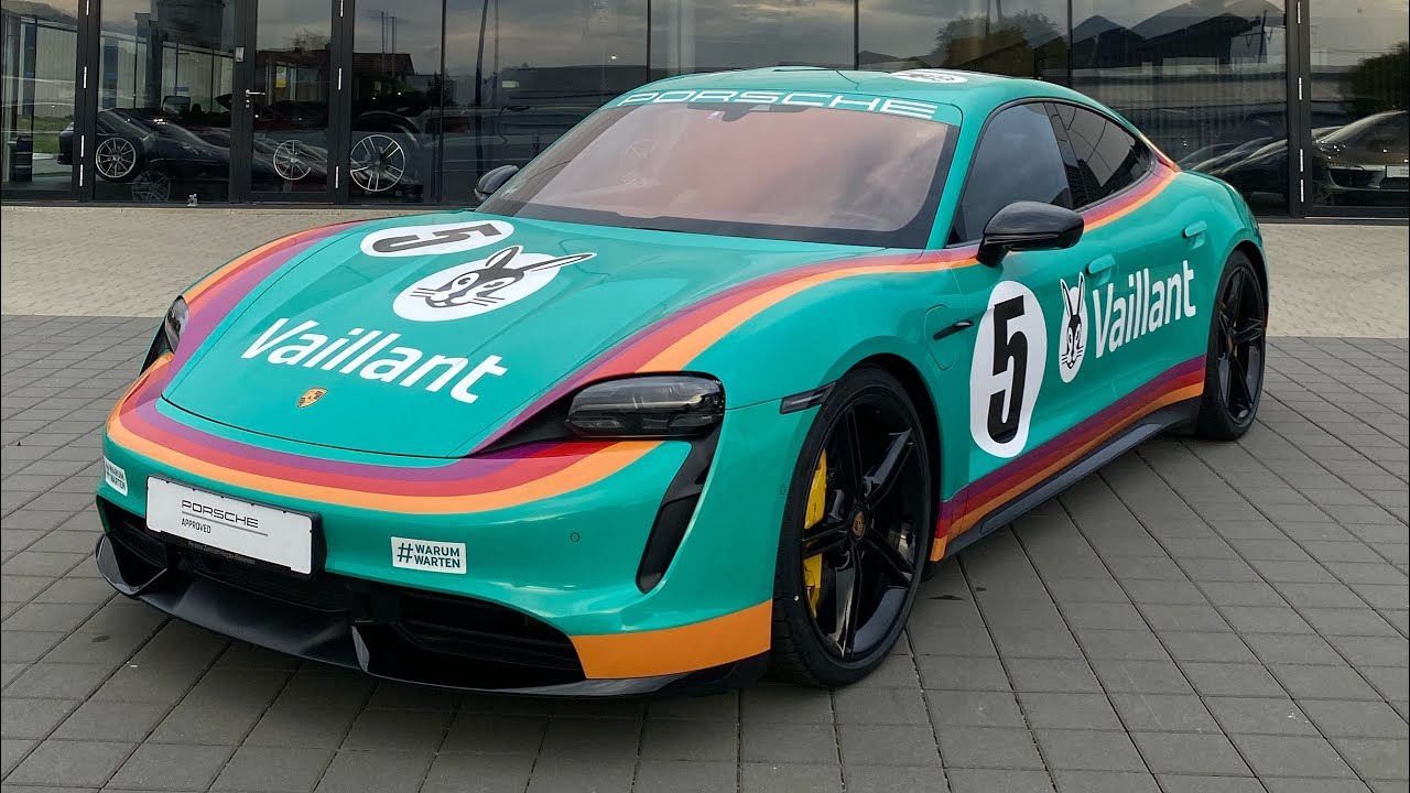 Porsche Taycan Turbo "Vaillant-Design", tiefschwarzmetallic, Porsche Dynamic Chassis Control Sport