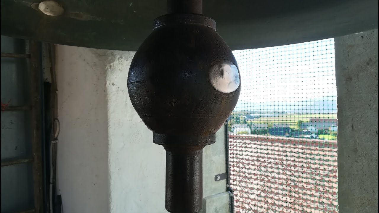 Zvonjenje za delopust v farni cerkvi v Šenčurju