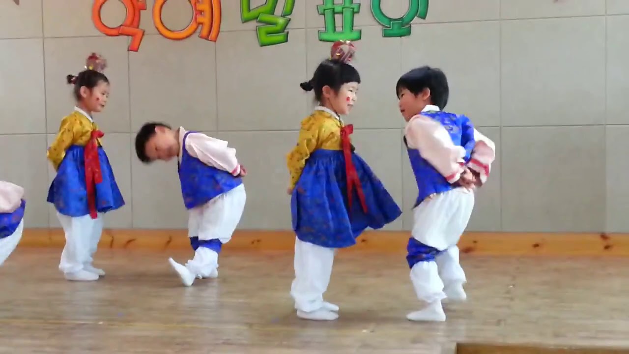 5살때 서현이 재롱잔치 '갑돌이 갑순이'